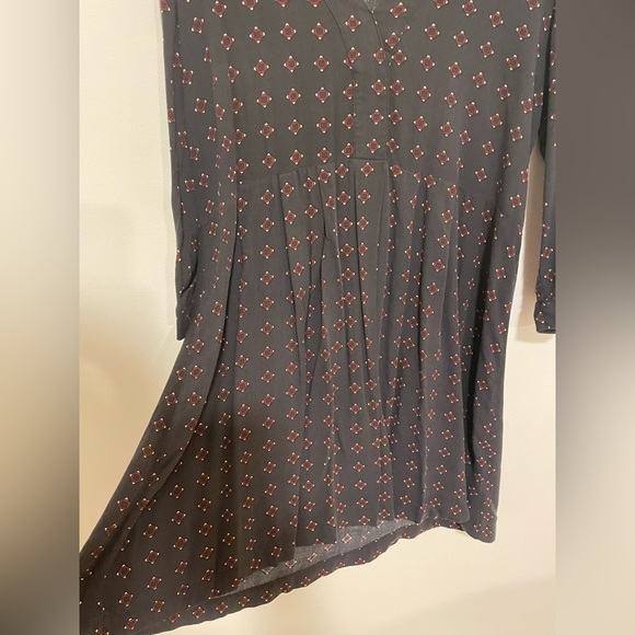 H&M size 8 v-neck dress - Picture 2 of 6